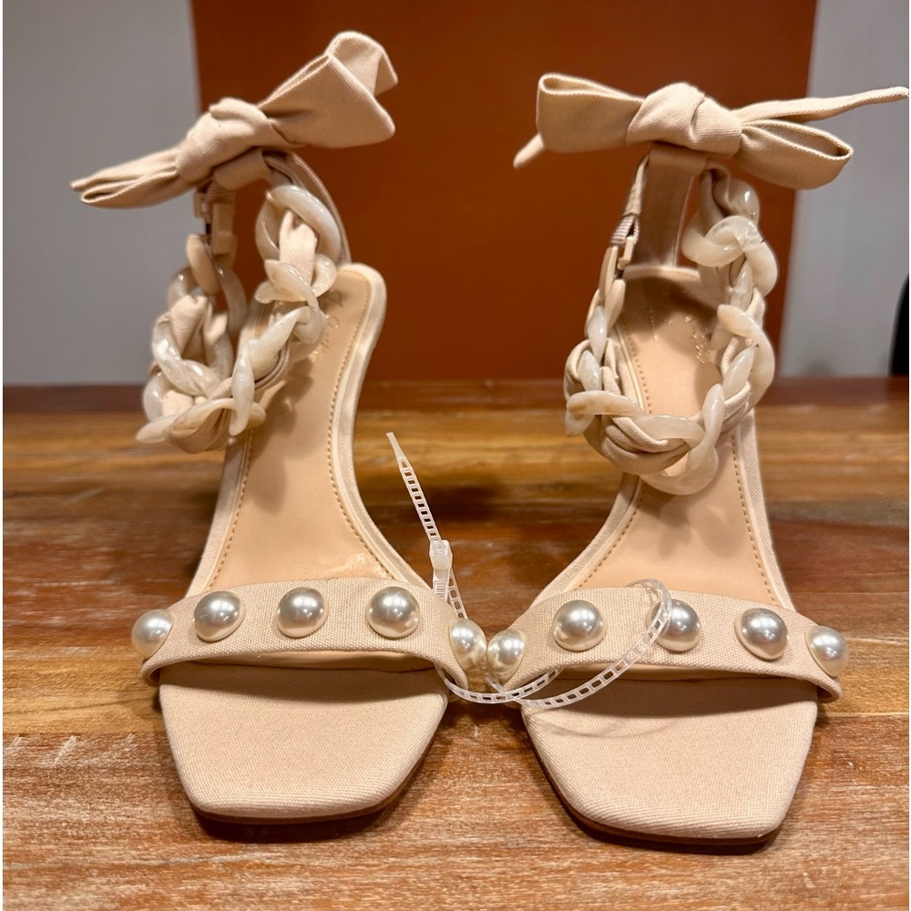 NWT Gianni Bini x Jess Southern Jean Pearl Studded Bow Back Chain Dress Sandals